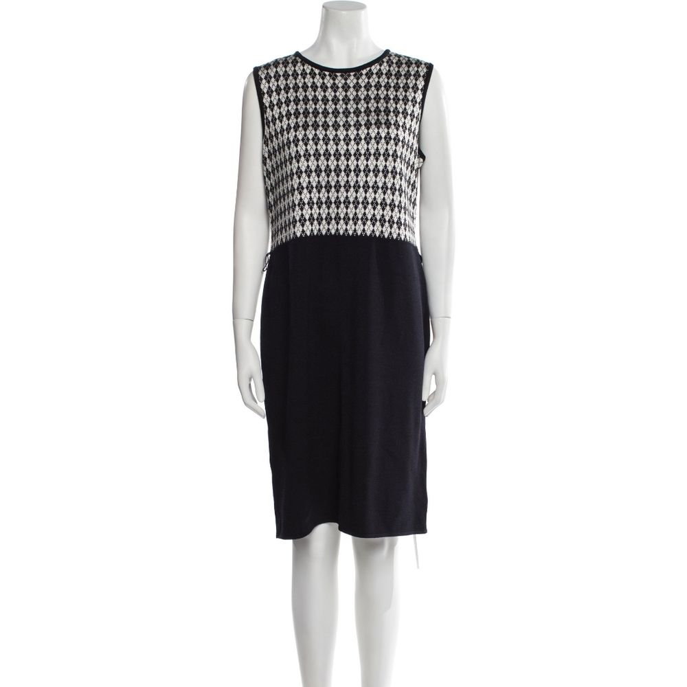 Elegant Black and White Sleeveless Midi Dress